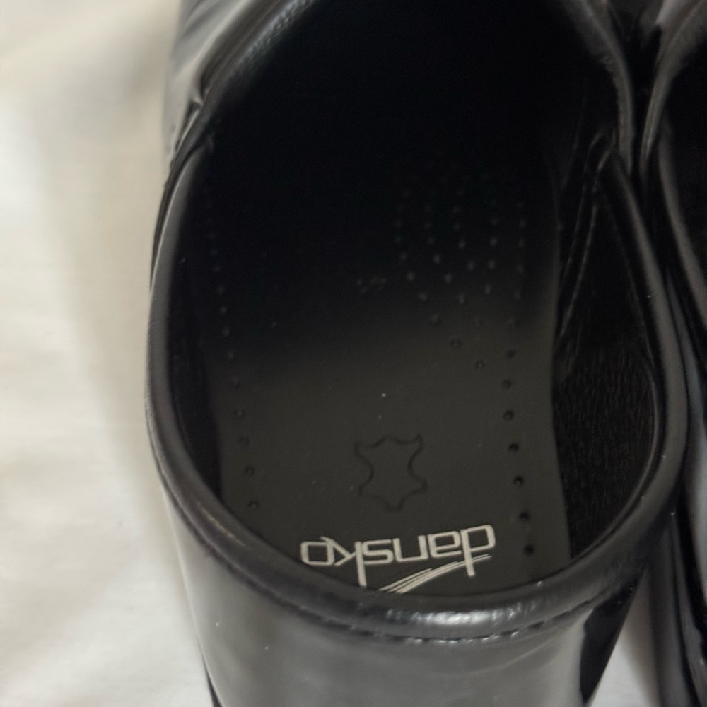 Dansko Black Patent Leather Staple Clogs Size 41 EUC - Picture 7 of 8